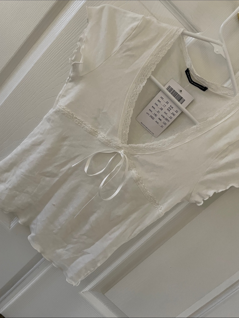 NWT Brandy Melville Lettuce-edge Tie Front top